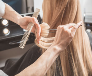 Quando tagliare i capelli seguendo le fasi lunari nel 2024?