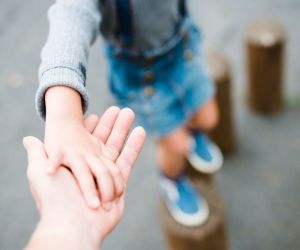 Chi sono i genitori elicottero? Qual è il loro comportamento?