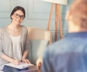 La thérapie cognitivo-comportementale : tout savoir sur la TCC