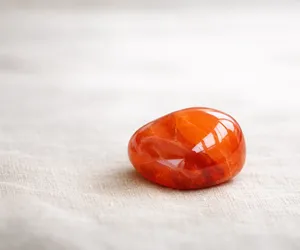 La corniola: la pietra dell'amore color sangue