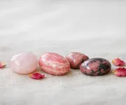 7 pierres à porter pour attirer l'amour et le garder