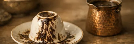 Leggere i fondi di caffè e le foglie di tè: la tasseografia