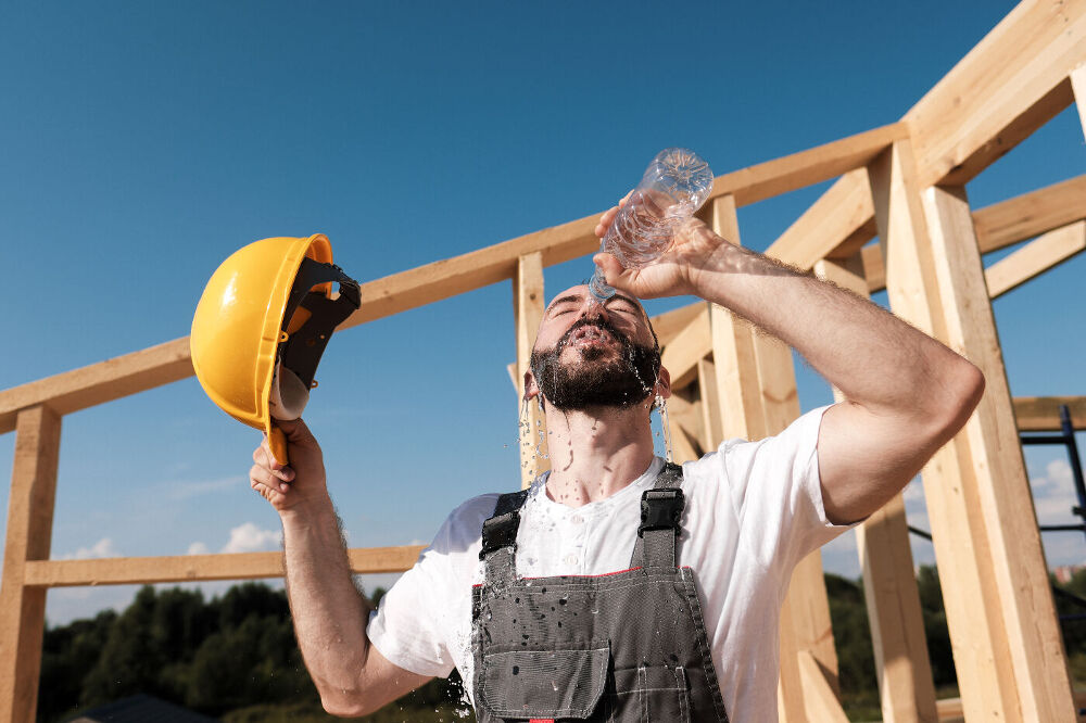 Coup de chaleur d'un salarié : 6 bons réflexes sur un chantier