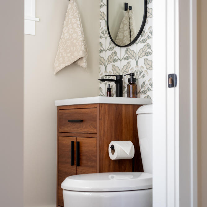 carrelage-adhesif-salle-de-bain-renover-pour-pas-cher