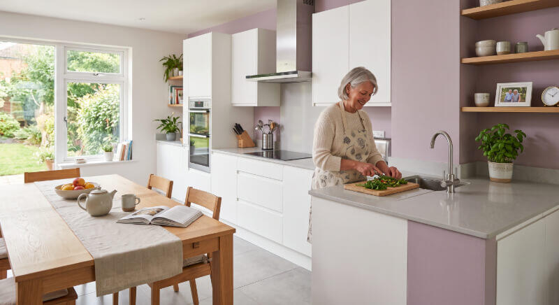 cuisine blanche murs lila
