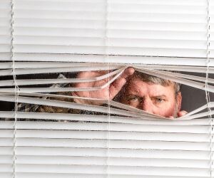 Cos’è l’agorafobia? Definizione, cause, sintomi e trattamenti